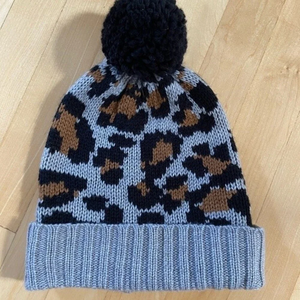 Old Navy Jaquard Beane Animal Print in Gray, Black and Brown NWT One Size